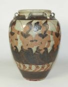 Vase mit Tempeltänzern Thailand, 20. Jh. Ovoide Form, an der Schulter sechs kannelierte