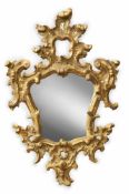 Rokokospiegel Italien, 2. H. 18. Jh. Kartuschenförmige Spiegelfläche, gerahmt von asymmetrischen,