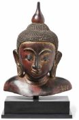 Büste eines Buddha Tibet od. Nepal, 19. Jh. Gesicht mit gesenktem Blick, Kopf mit langgezogenen