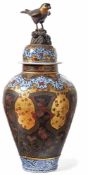 Große Imari-Lack-Vase Japan, spätes 17. Jh. Bauchiger Korpus mit abgesetzter Mündung,