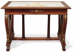 Tisch im klassizistischen Stil Frankreich, 19. Jh. Geometrischer, freistellbarer Mahagonikorpus,