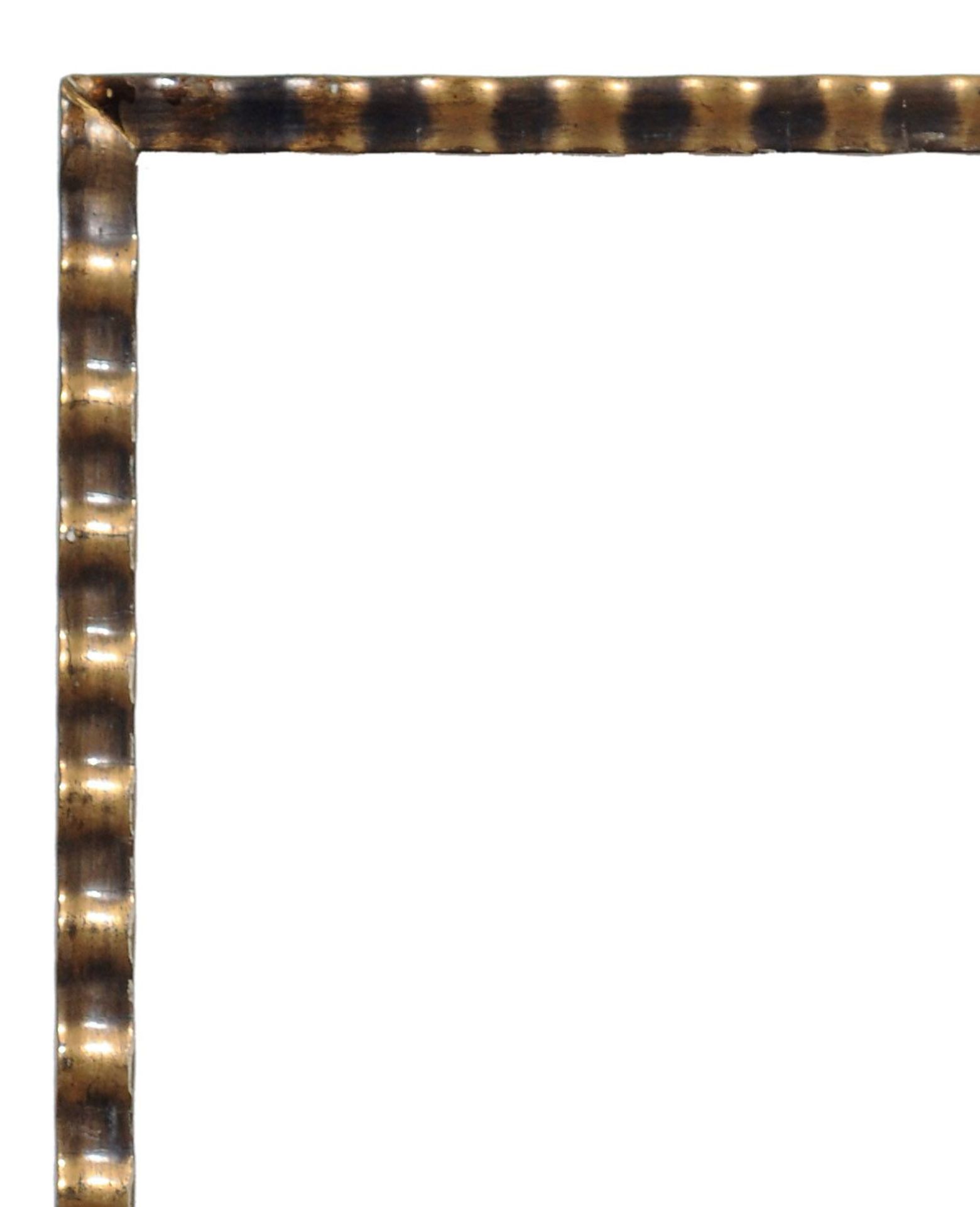 Kleiner Wellenleistenrahmen. 19. Jh./20. Jh. Holz, masseverziert und mit goldfarbenem, teils - Bild 2 aus 2