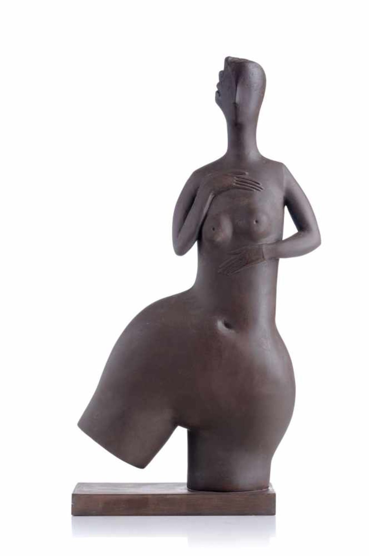 "Eva". Silvia Klöde für Meissen. 1989. Böttgersteinzeug. Verso auf dem querrechteckigen Sockel