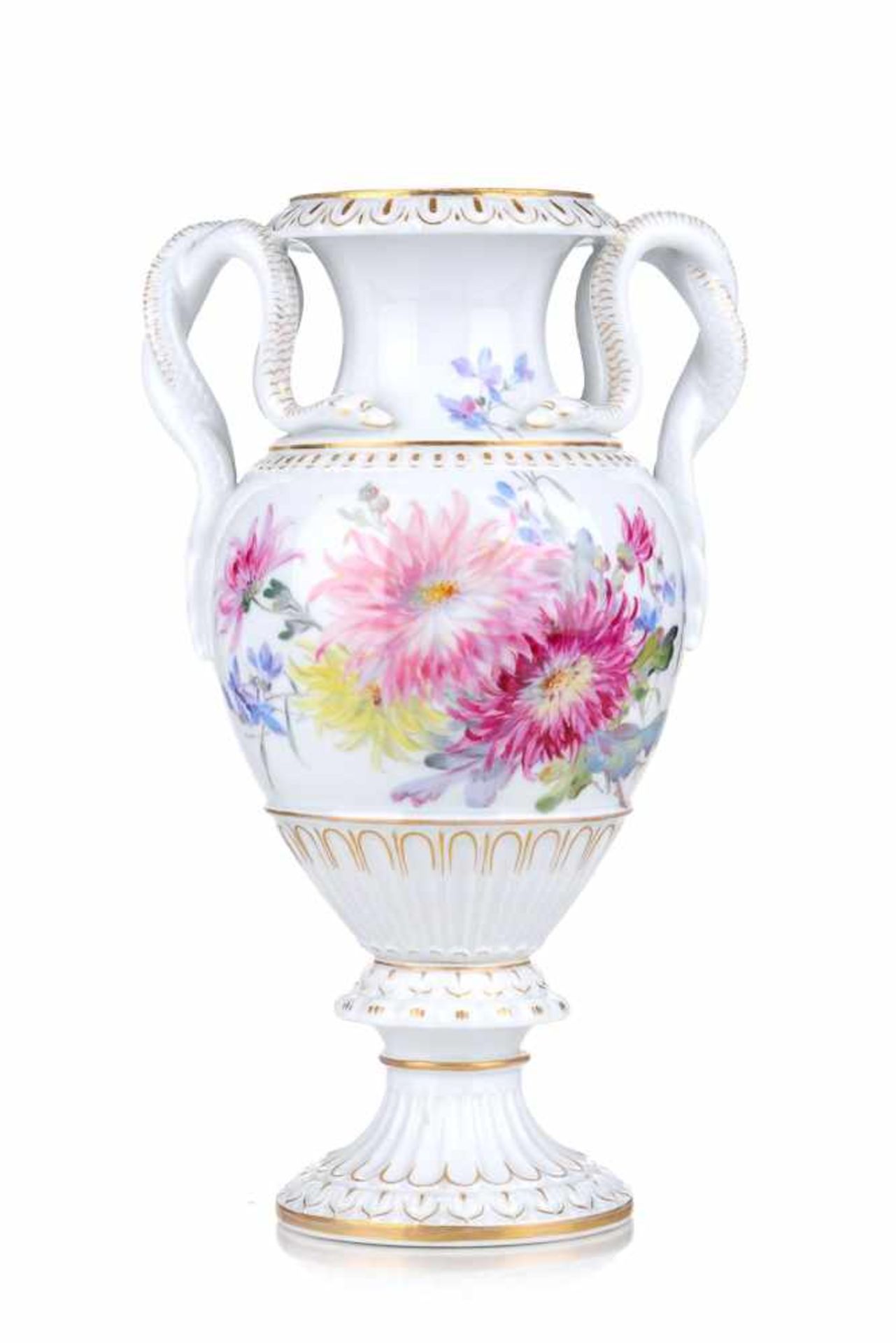 Schlangenhenkelvase "Chrysantheme und Vergissmeinnicht". Meissen. 2. H. 19. Jh. Porzellan,