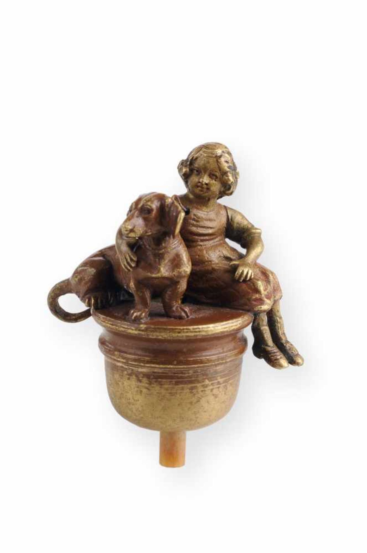 Hängeklingel mit Mädchen und Dackel. Wiener Bronze. Um 1900. Bronze, braun und rot gefasst.