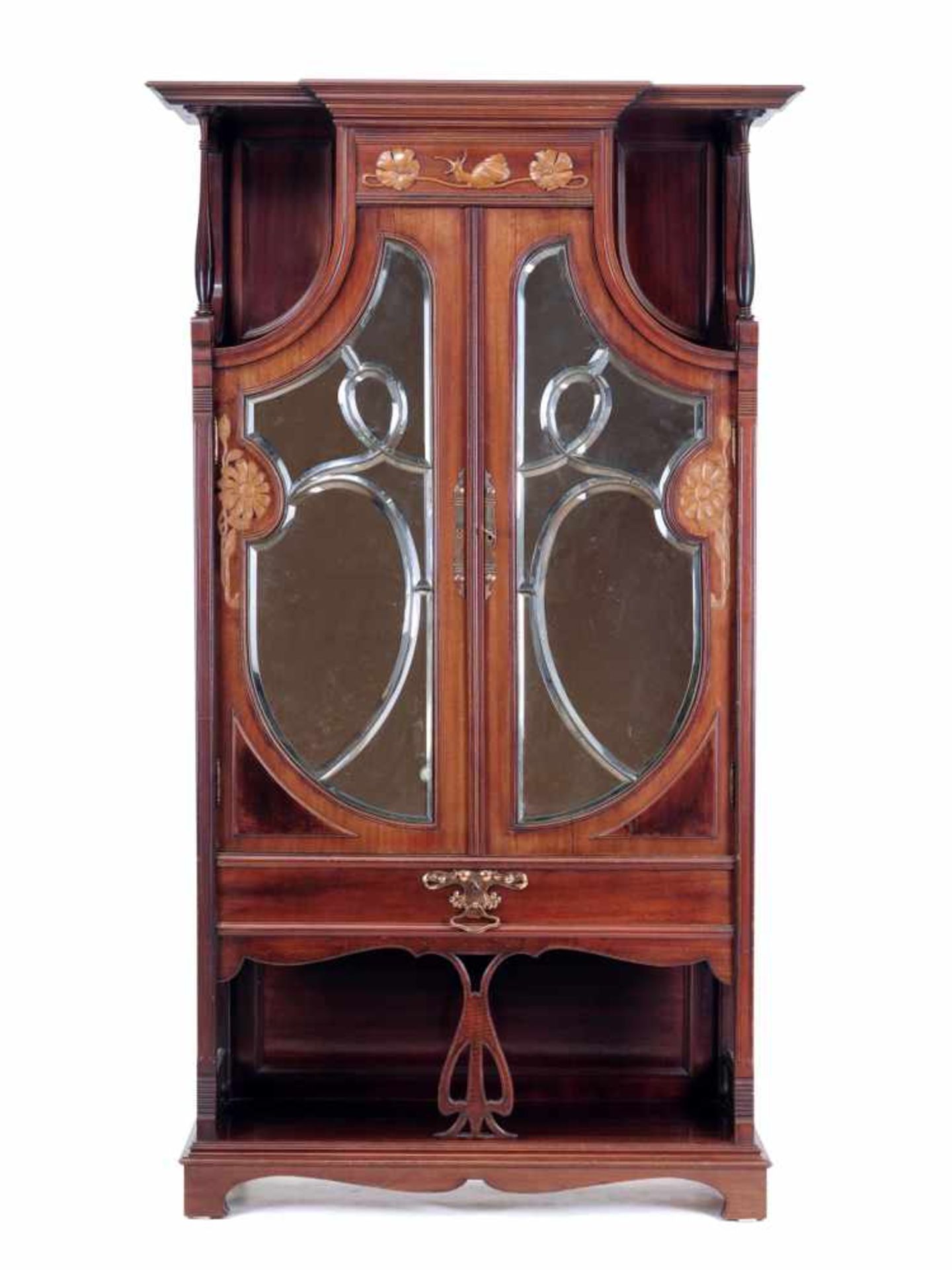Filigraner Jugendstil-Spiegelschrank. Um 1900. Holz, mahagonifarben lackiert. Hochrechteckiger, - Bild 2 aus 4
