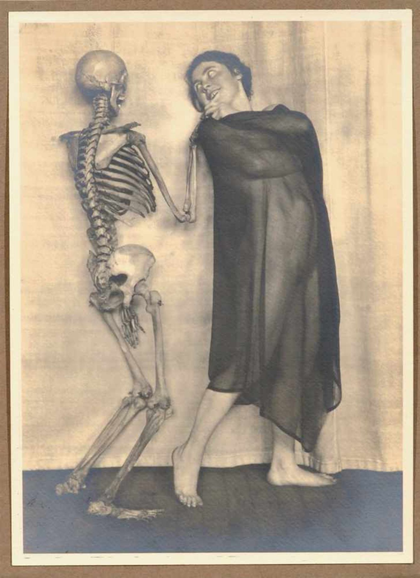 Franz Fiedler "Narre Tod, mein Spielgesell". 1921. Mappe mit neun Bromsilbergelatineabzügen und - Bild 6 aus 11