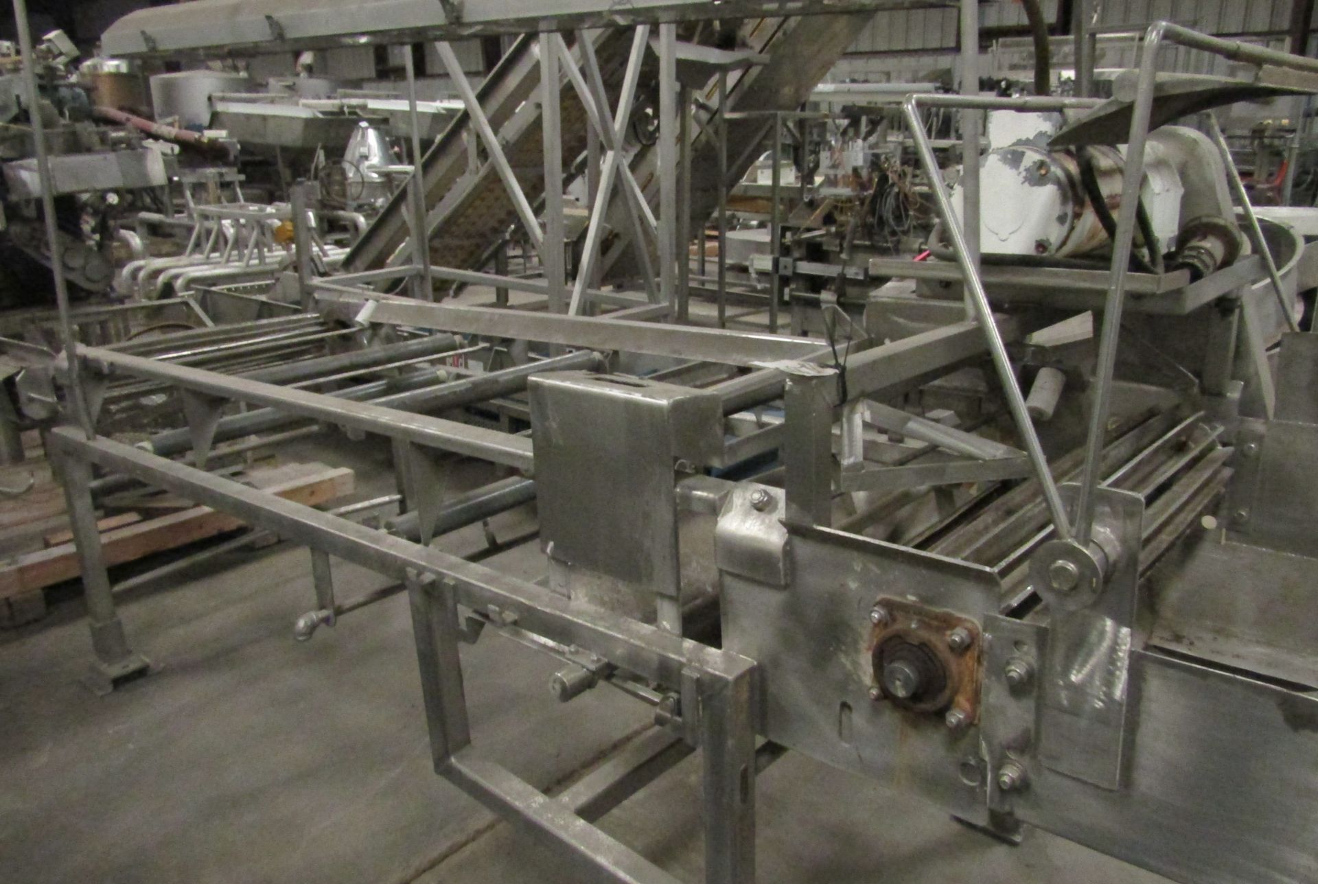 30” wide x 9’ long stainless steel sorting conveyor - Image 2 of 2