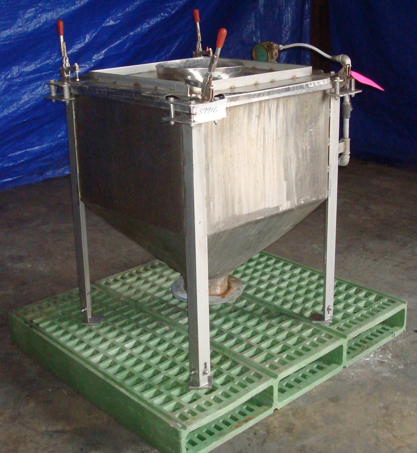 Stainless steel screened dump station