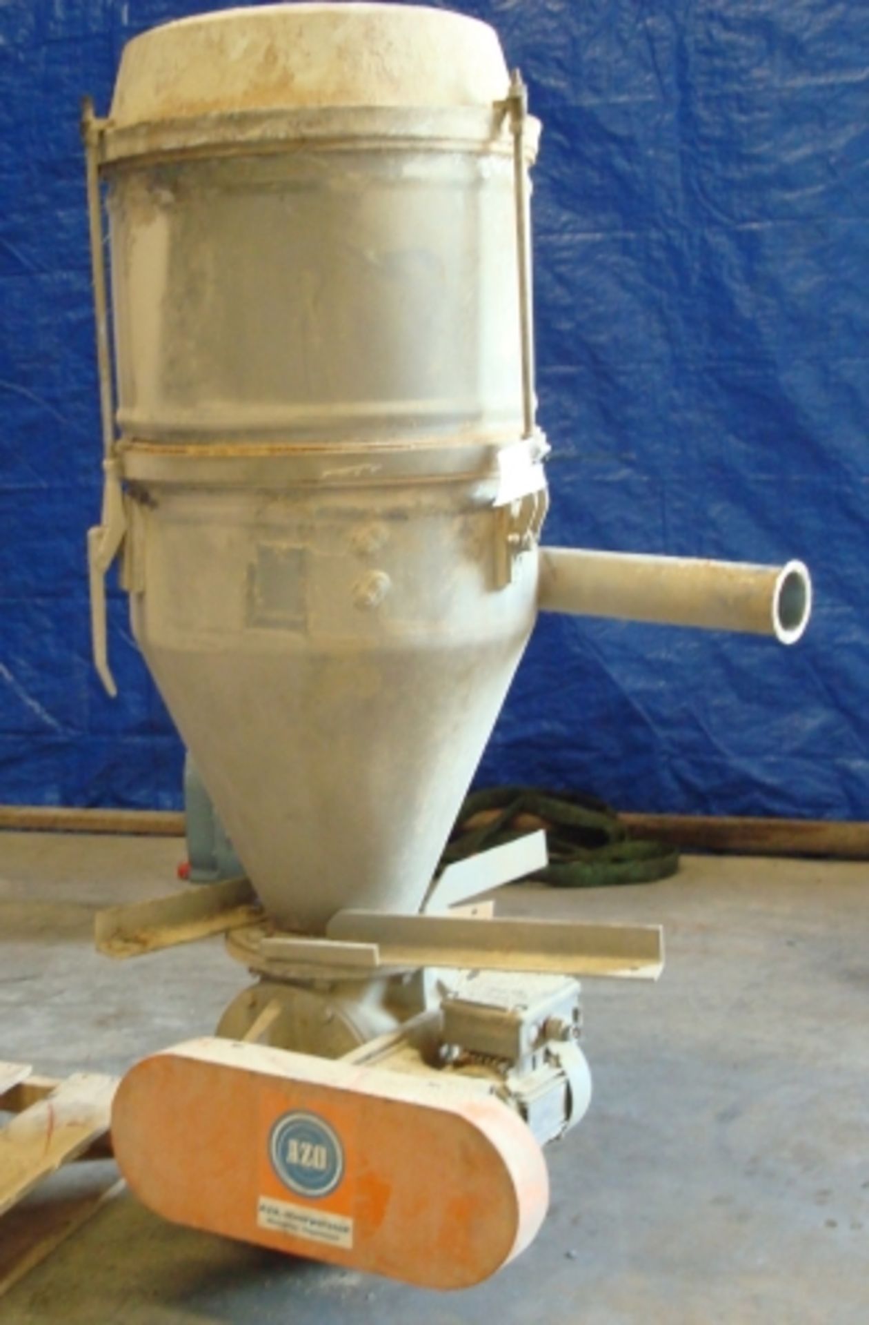 AZO negative air cyclone separator with rotary valve - Image 2 of 4