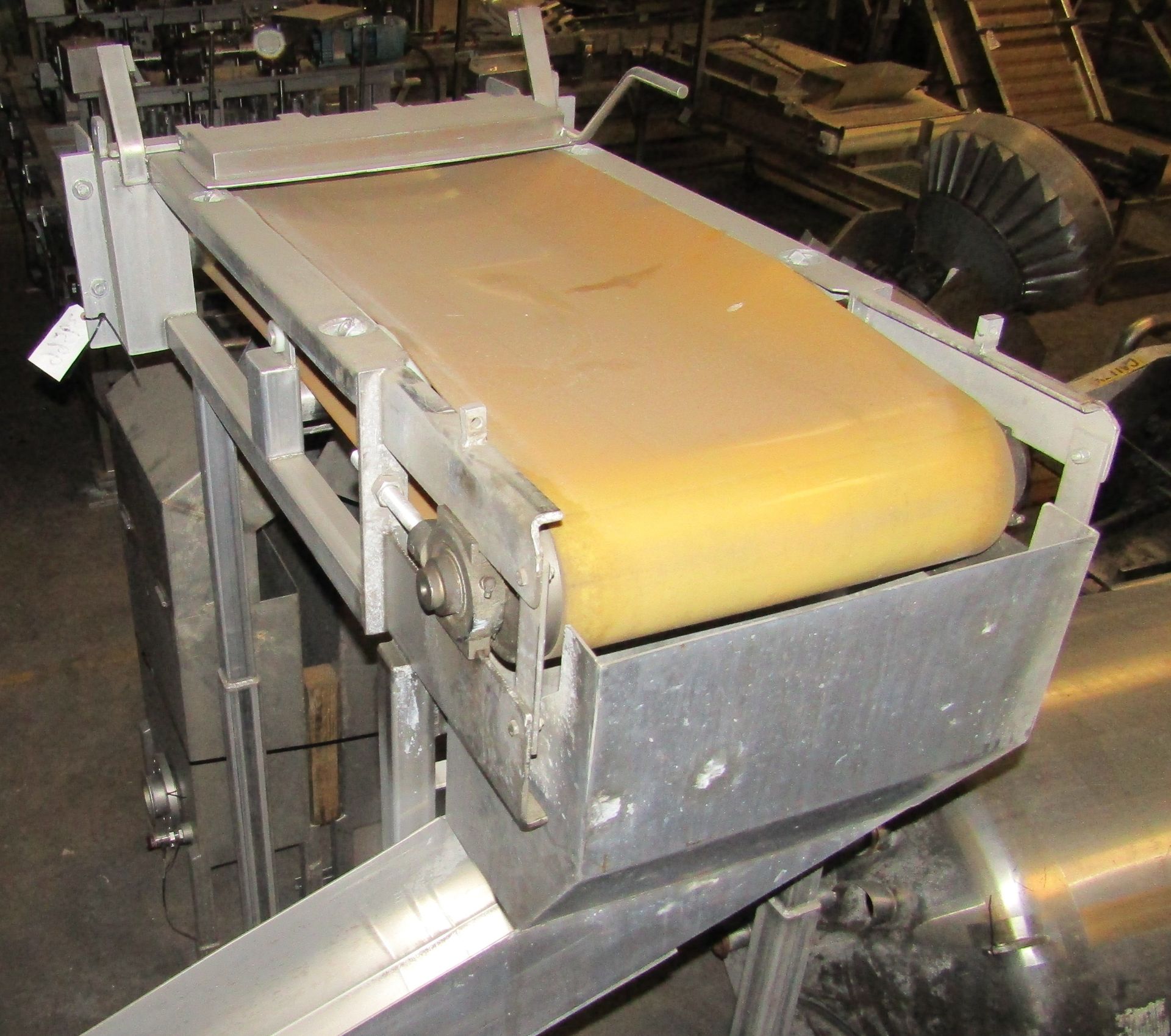 19" wide x 4.5' long belt conveyor