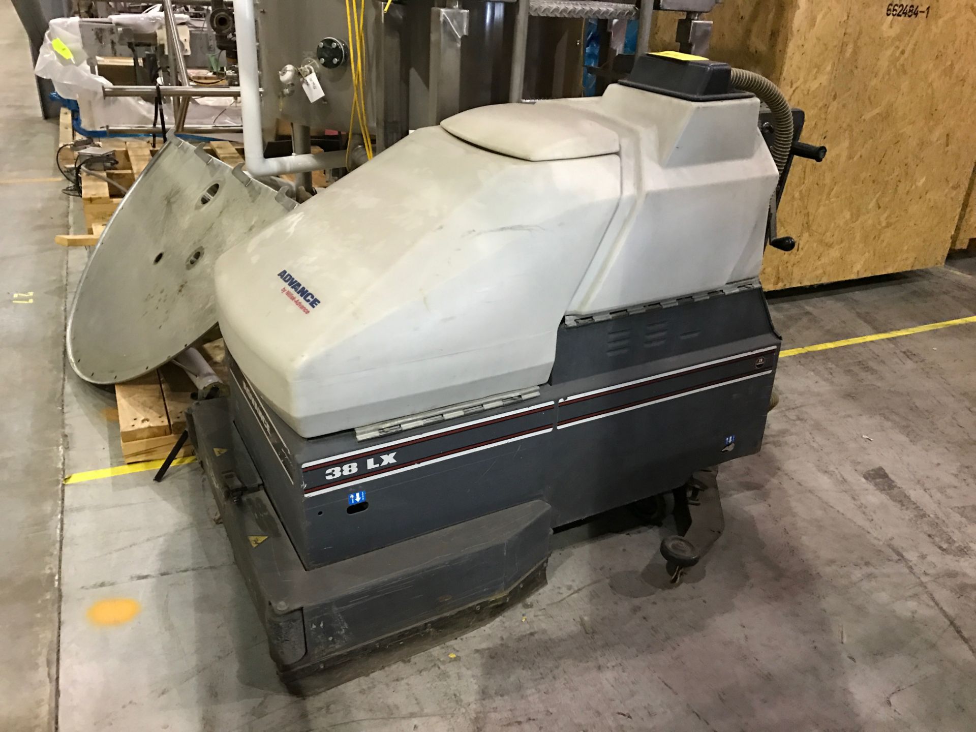 Advance 38LX Automatic Floor Scrubber S/N 1296892 With Charger Needs Servicing - Bild 2 aus 6