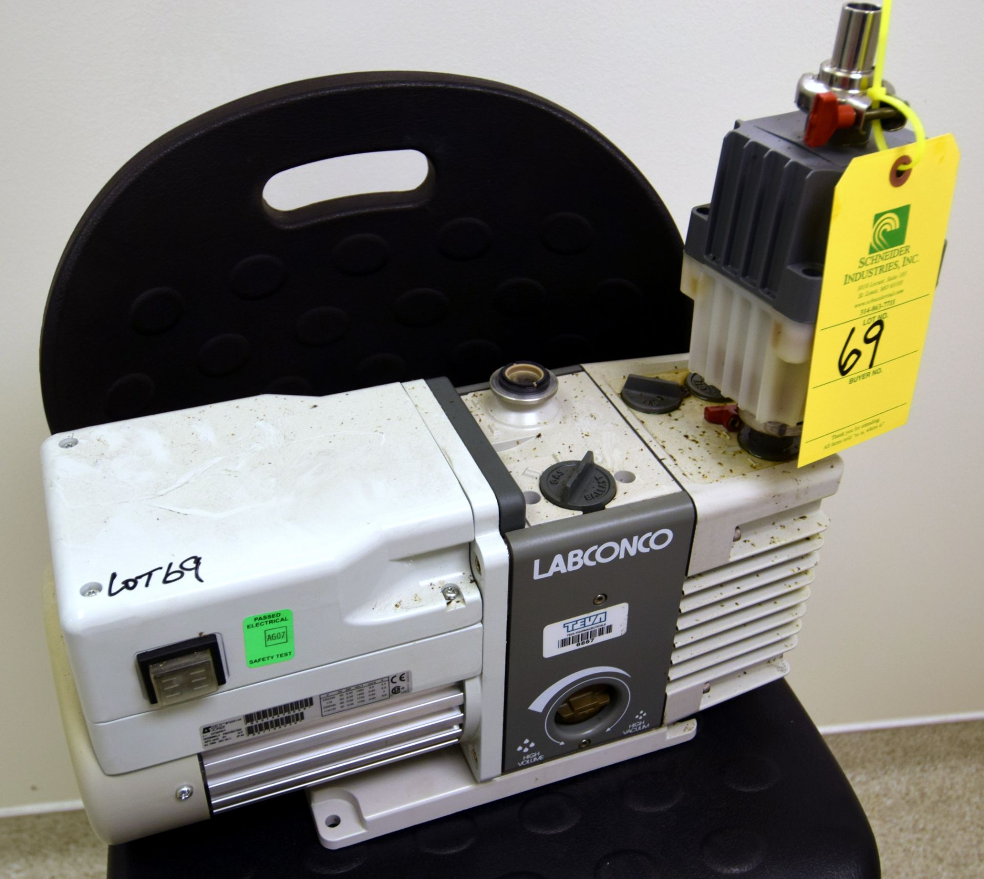 Labconco Rotary Vane Vacuum Pump, Model 117, Serial# 119478822, 0.55kw Motor. LOADING FEE $50