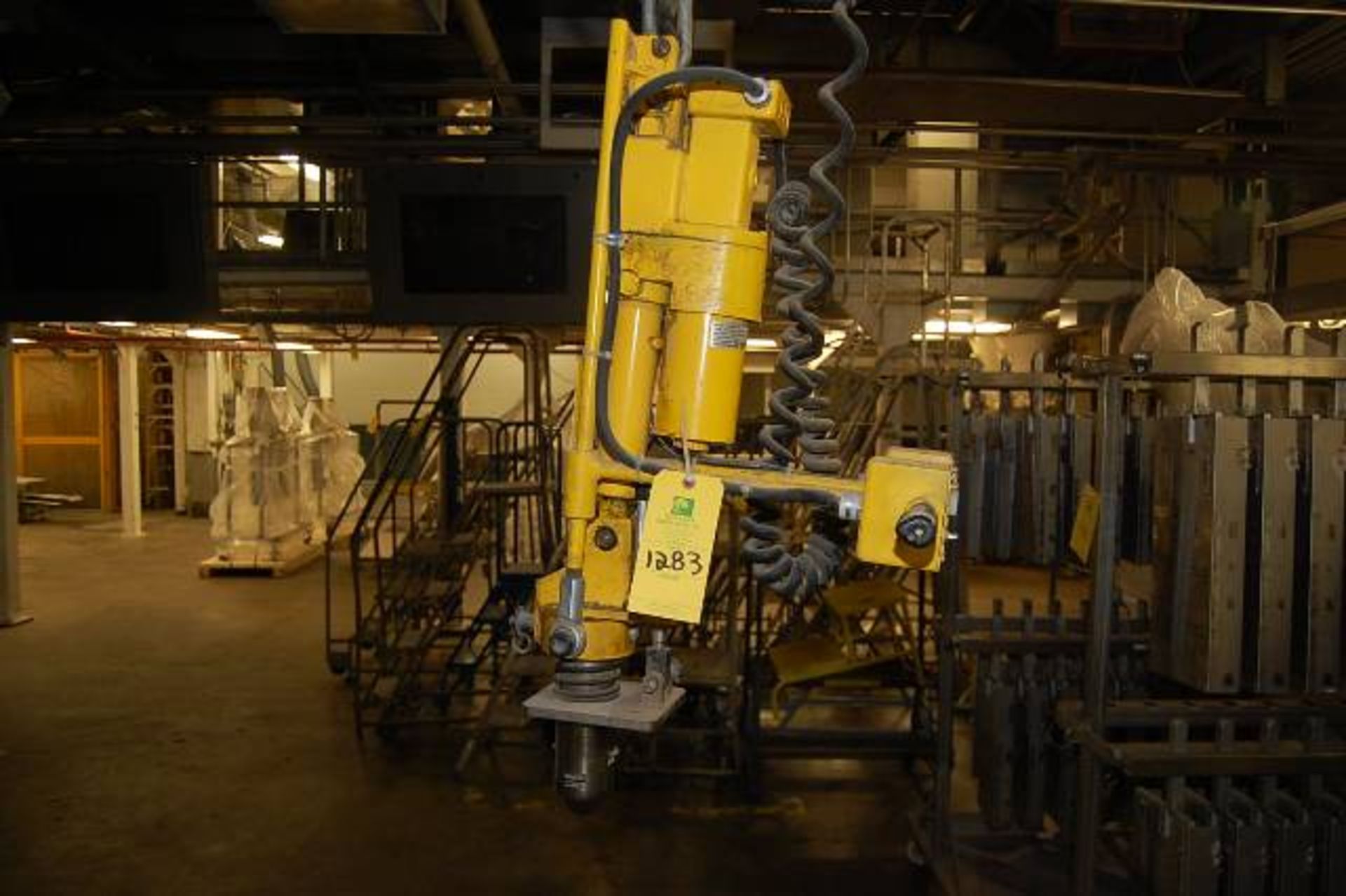 CM Loadstar Electric Chain Hoist, Includes LSI Model #4494/76-2A Lift Accessory - Image 2 of 3