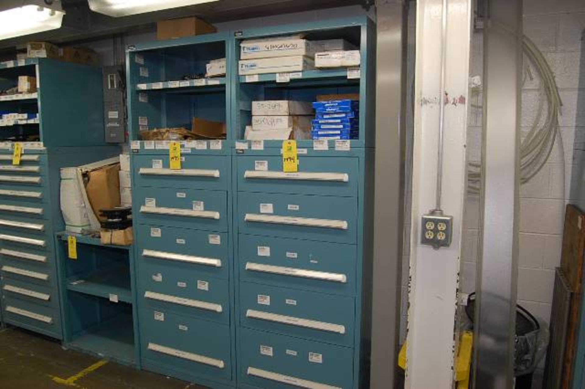 Stanley Vidmar Roller Drawer Tool Cabinet Includes Vidmar Shelf Unit & Contents