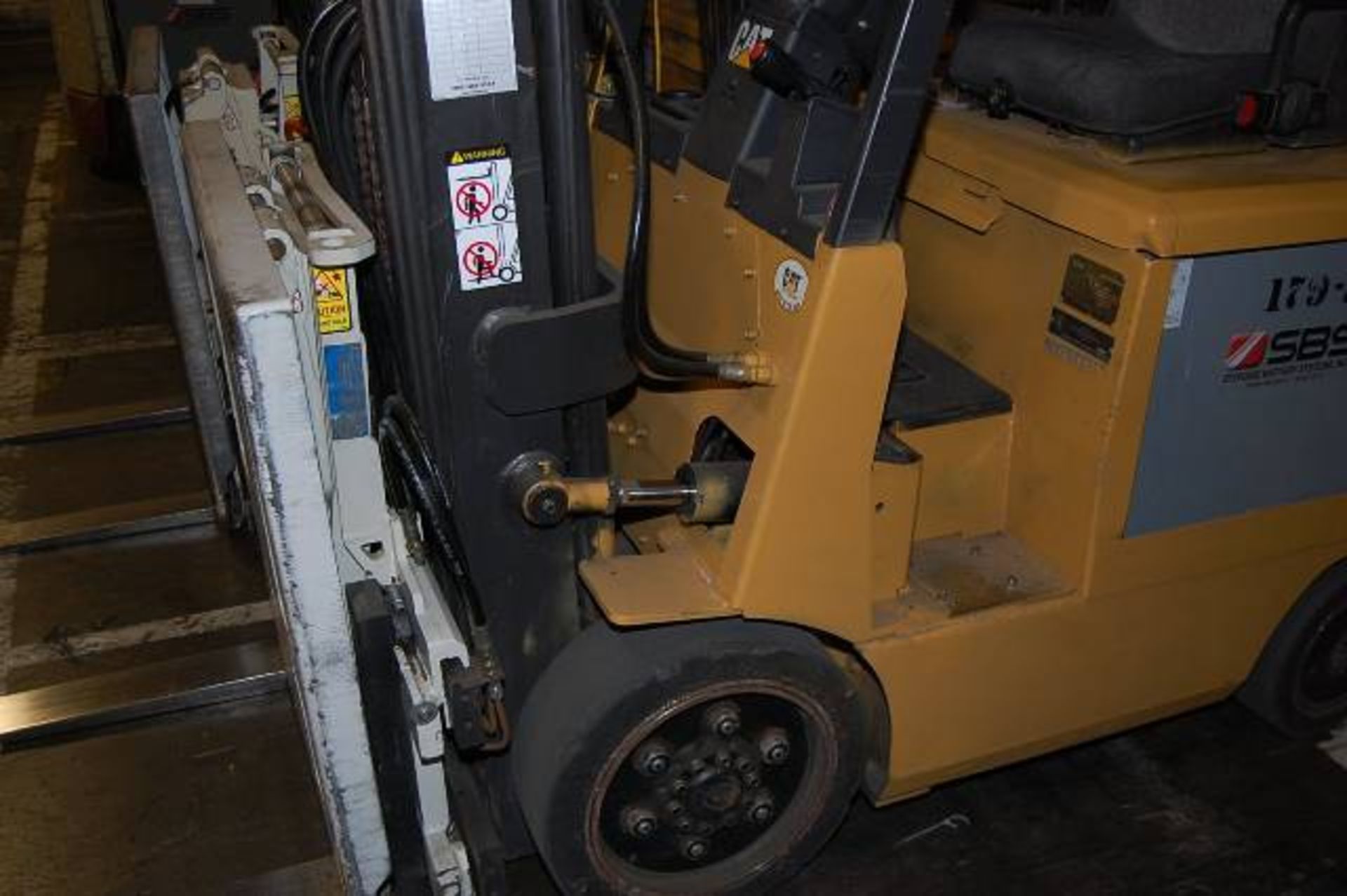 Caterpillar Model #2EC25 Electric Fork Lift, Rated 5000 lbs. Capacity, Side Shift, Solid Tires, - Image 3 of 3