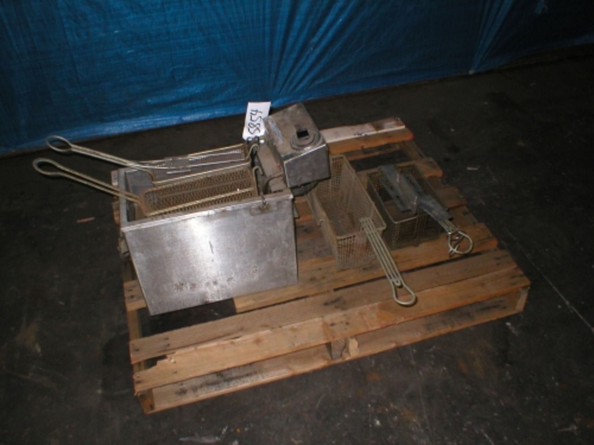 American Wyott heater / warmer, last used for heating bungs for barrels, 4 baskets available.