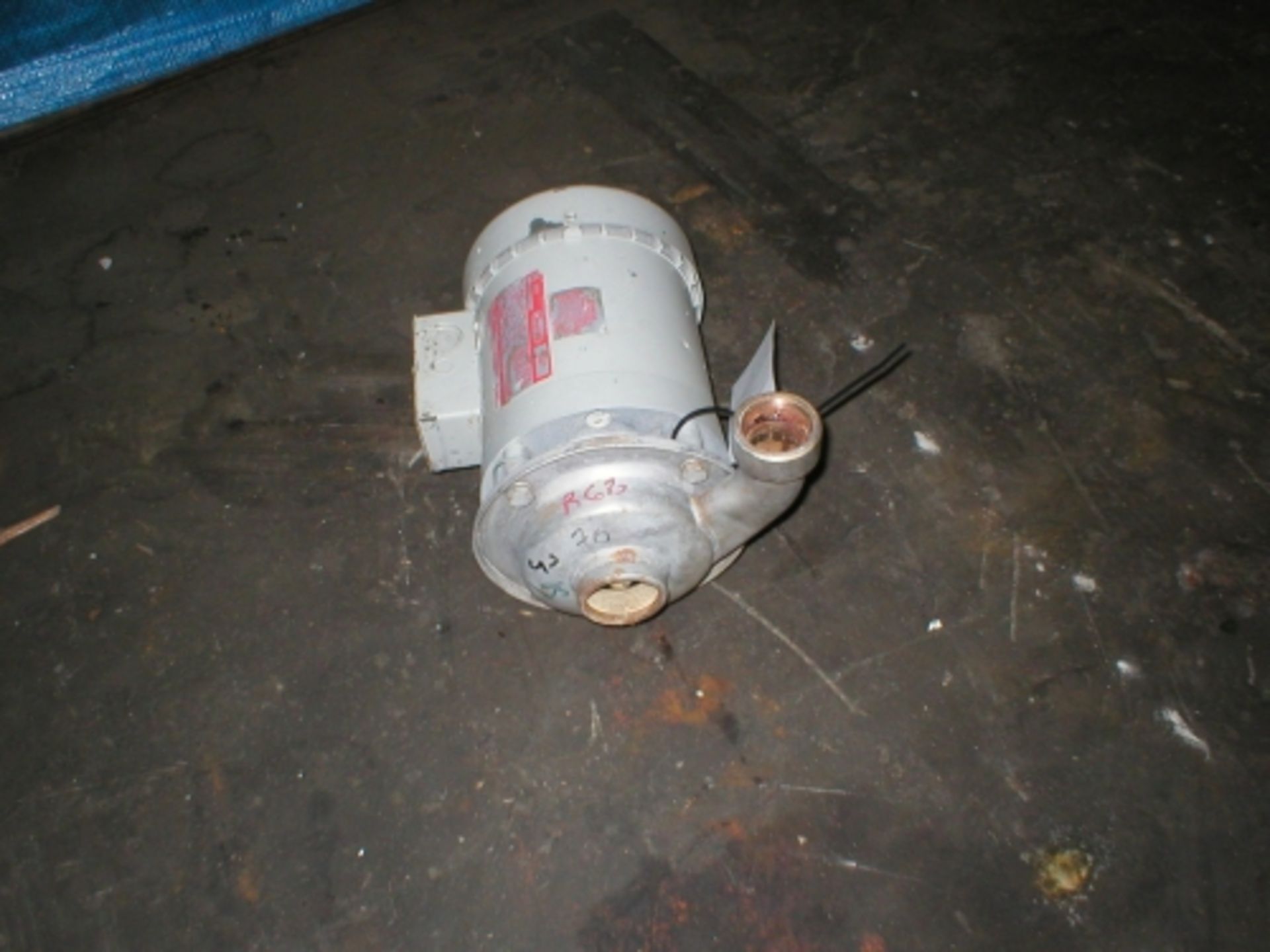 Centrifugal pump, stainless steel contact, 1 1/2 in. NPT suction, 1 1/4 in. NPT discharge.