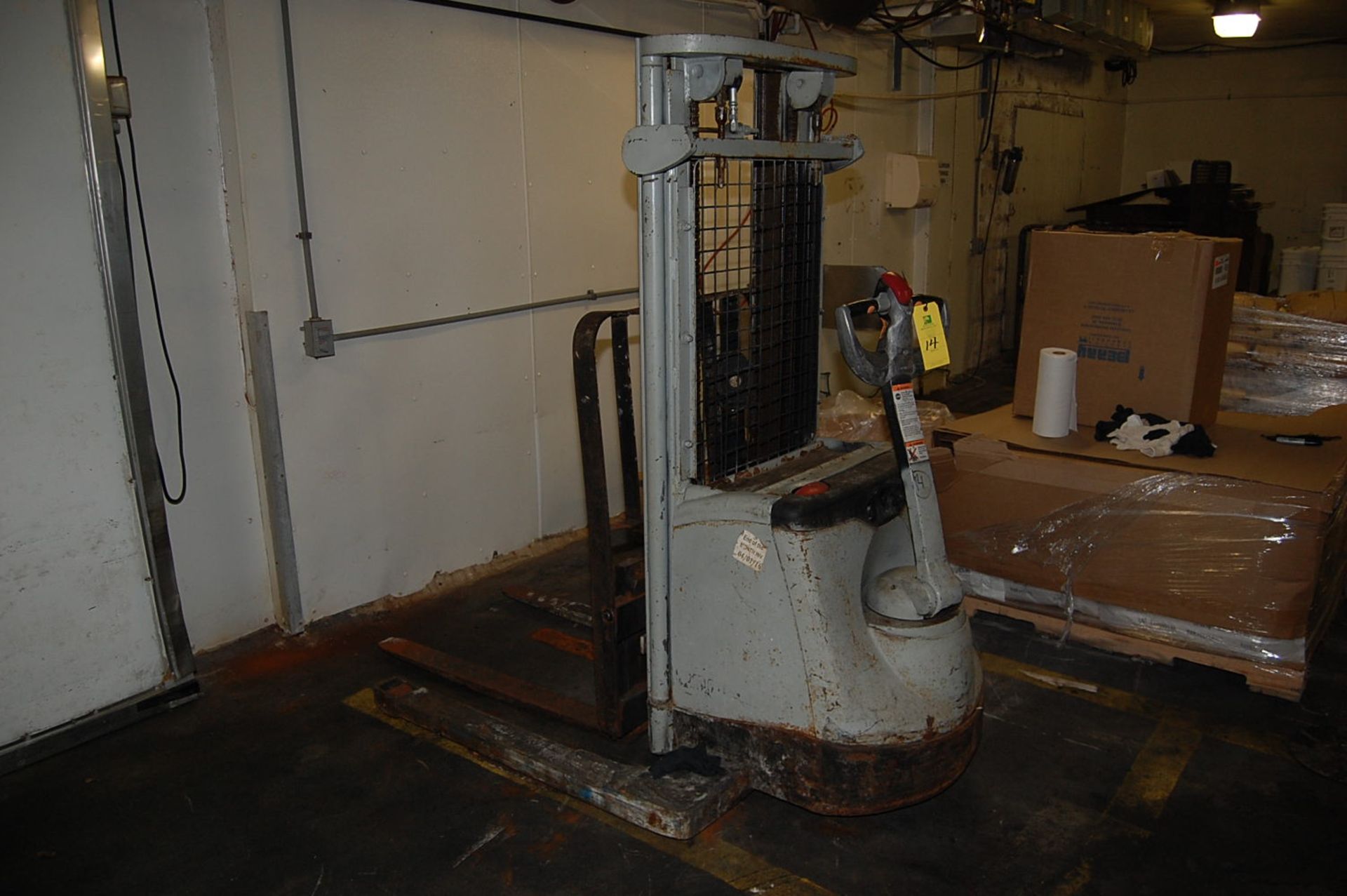 Crown Electric Straddle Type Order Picker, Approx. 3000 lbs. Capacity, RIGGING FEE: $25