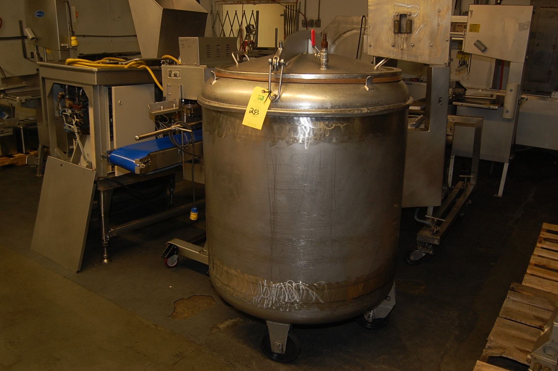 Globas SS Tank, 42 in. Diameter x 36 in. Deep, Pressure Lid, 4-Wheel Base, RIGGING FEE: $50