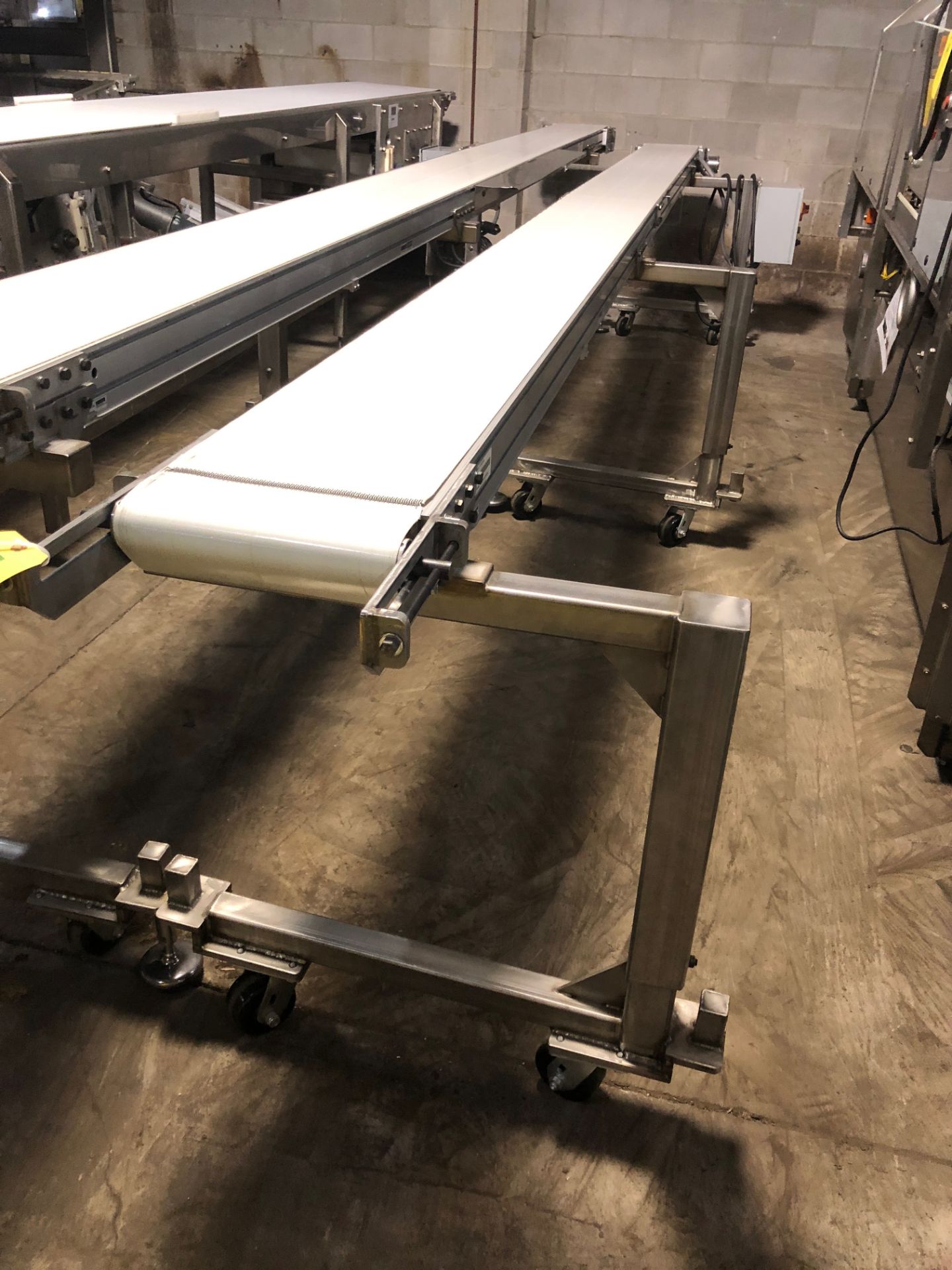 Domer 3200 Series Belt Conveyor, 11.5 in. x 20 ft. long Rigging Fee for the item: $100 - Image 2 of 2