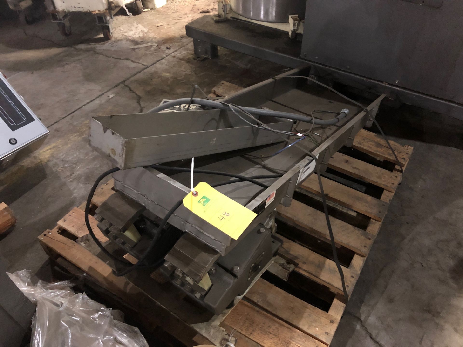 Meyer Vibratory Feeder, Serial #172817-19 Rigging Fee for the item: $30 - Bild 2 aus 2