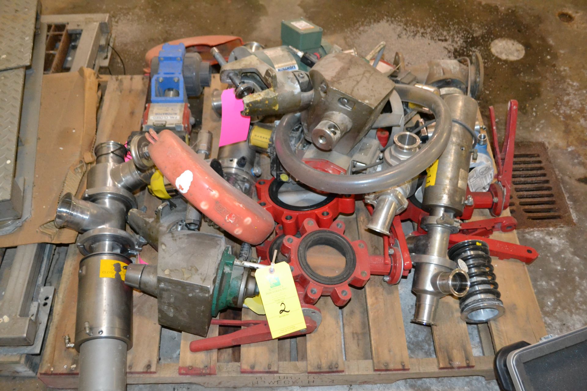 Lot of valves, actuators, and Lightnin' mixer drive and shaft, RIGGING FEE $25 - Image 2 of 3