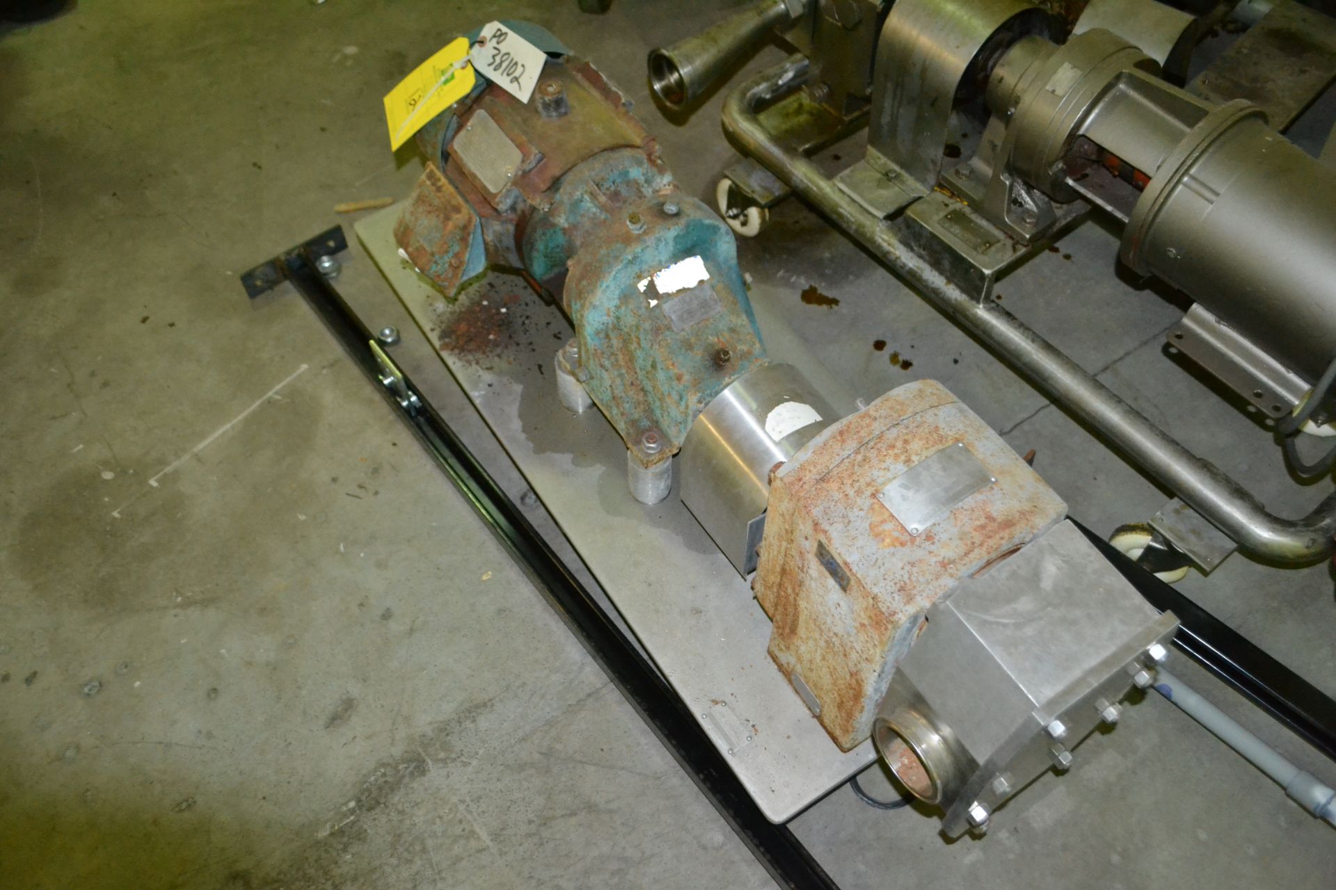 Crepaco R6R positive displacement pump, 3" Tri-Clover fittings, electric motor drive. - Image 2 of 3