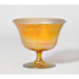 Kleiner Fusskelch, Louis Comfort Tiffany Nach 1900. New York. Favrile-Glas, gelb getöntes Glas,