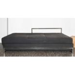 Gray, Eileen (1878-1976) Day Bed, Entwurf 1925. Ausführung ClassiCon. Stahlrohr verchromt und lose