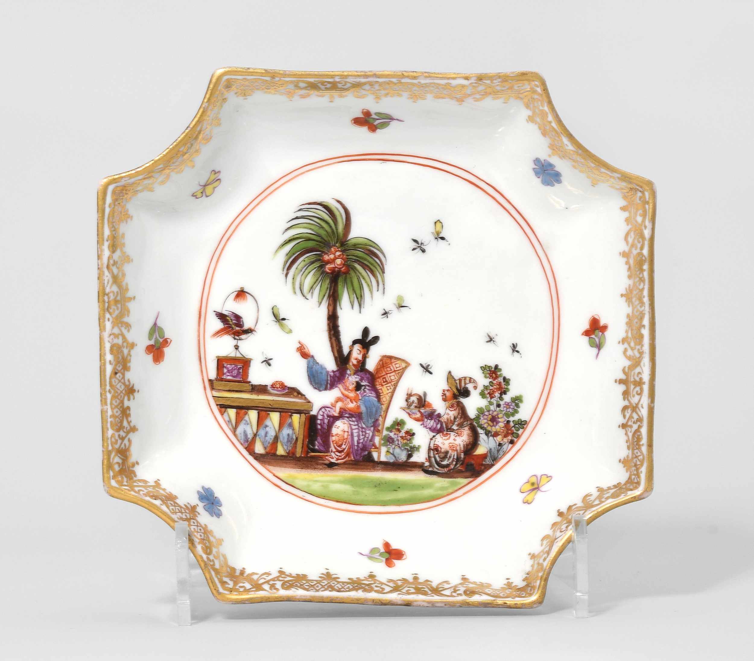 Schälchen, Meissen Um 1730. Porzellan, figürliche Chinoiserienmalerei in doppeltem rotem Kreis,