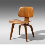 Eames, Charles und Ray Stuhl DCW "Dining Chair Wood", Entwurf 1945/46. Ausführung Herman Miller. Mit