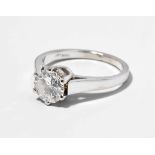 Diamant-Ring Um 1960. 750 Weissgold. Solitaire-Modell mit 1 Brillanten von 1.05 ct, H-If/vvs. Gr.