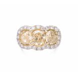 Diamant-Ring 950 Platin/750 Gelbgold. Elegant mit 3 naturfarbenen Diamanten zus. 3.06 ct, fancy