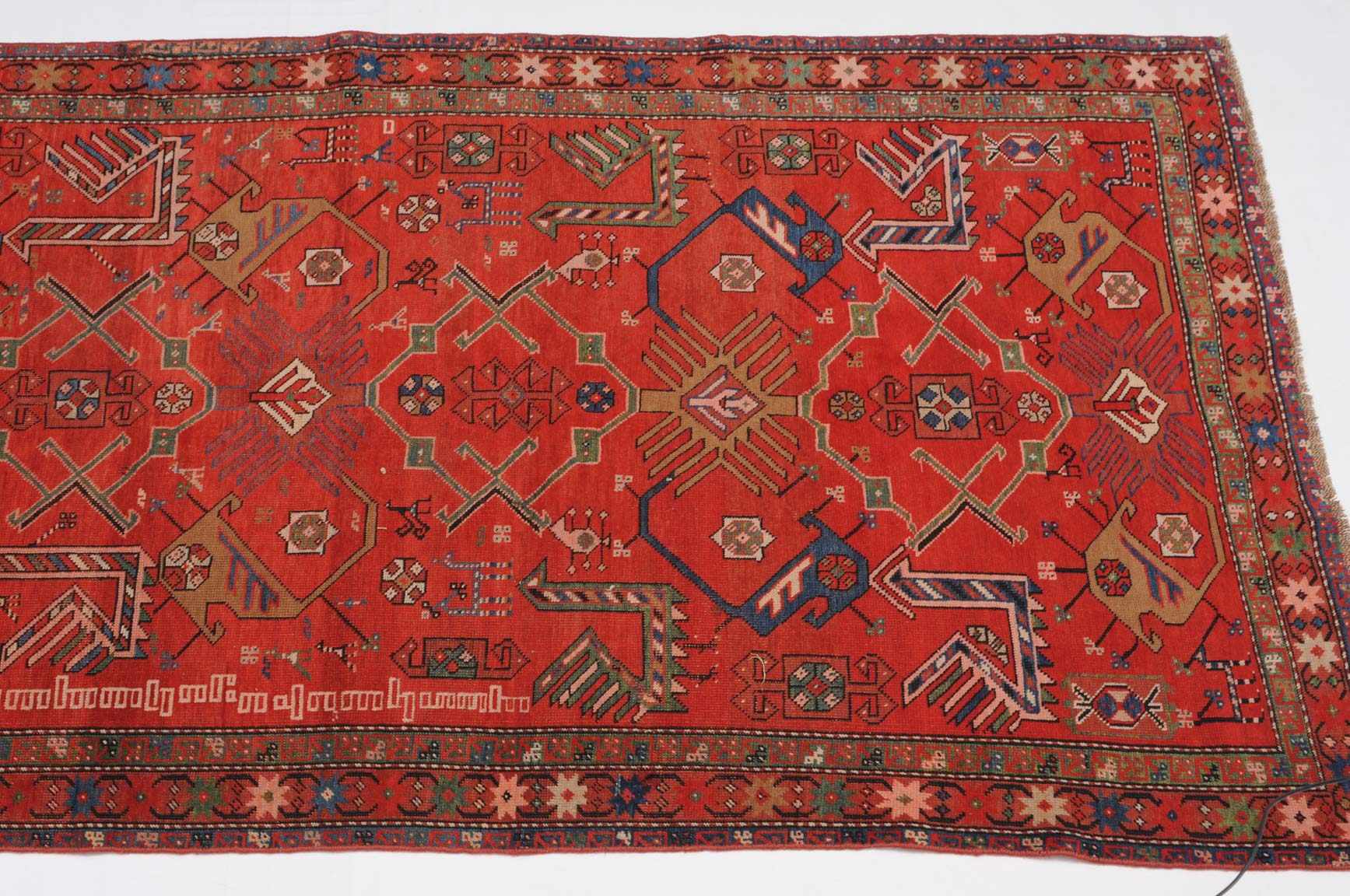 Karabagh S-Kaukasus, datiert mit "1904". Das rote Mittelfeld ist mit stilisierten Akstafa-Vögeln - Image 4 of 9