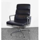 Eames, Charles und Ray Soft Pad Lounge Chair, Entwurf 1969. Ausführung Vitra. Lederpolster, schwarz.