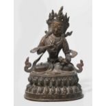 Vajrasattva Tibet/Nepal, 19.Jh. Bronze mit Resten einer Vergoldung. Der Urbuddha sitzt in