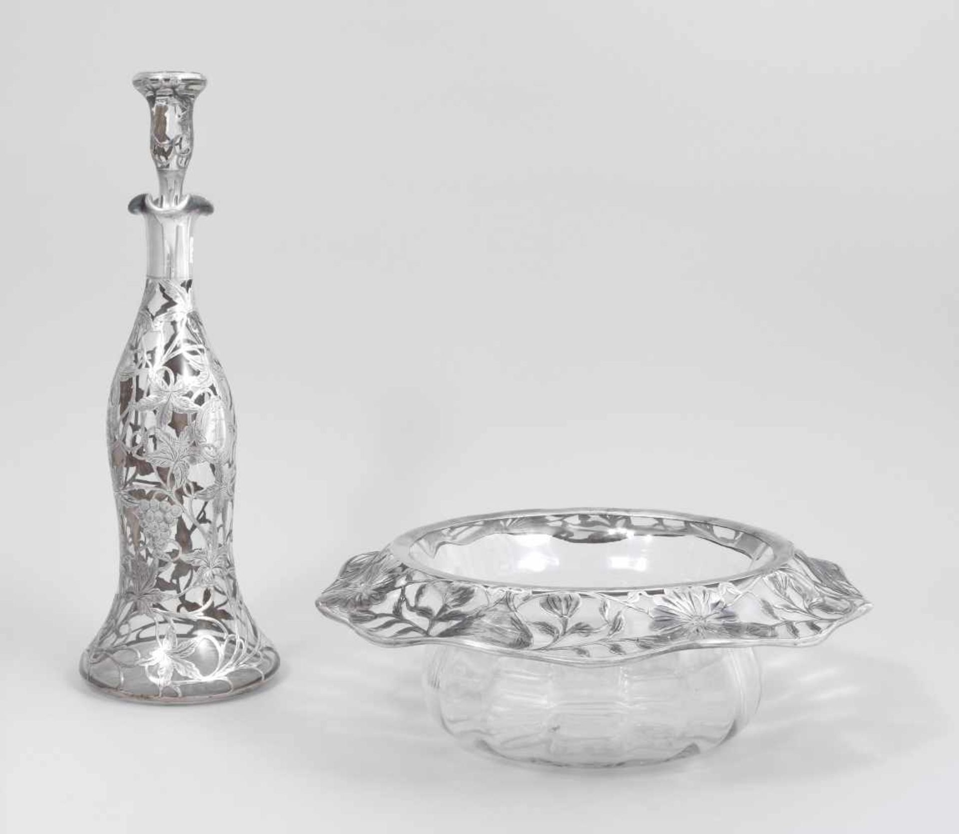 Lot: Karaffe und Schale Um 1900. Glas/Silber. Glockenförmige Karaffe mit Stöpsel und runde, tiefe