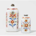 2 Schnapsflaschen, alpenländisch 18.Jh./um 1800. Milchglas, Emailmalerei: Blumenstauden.