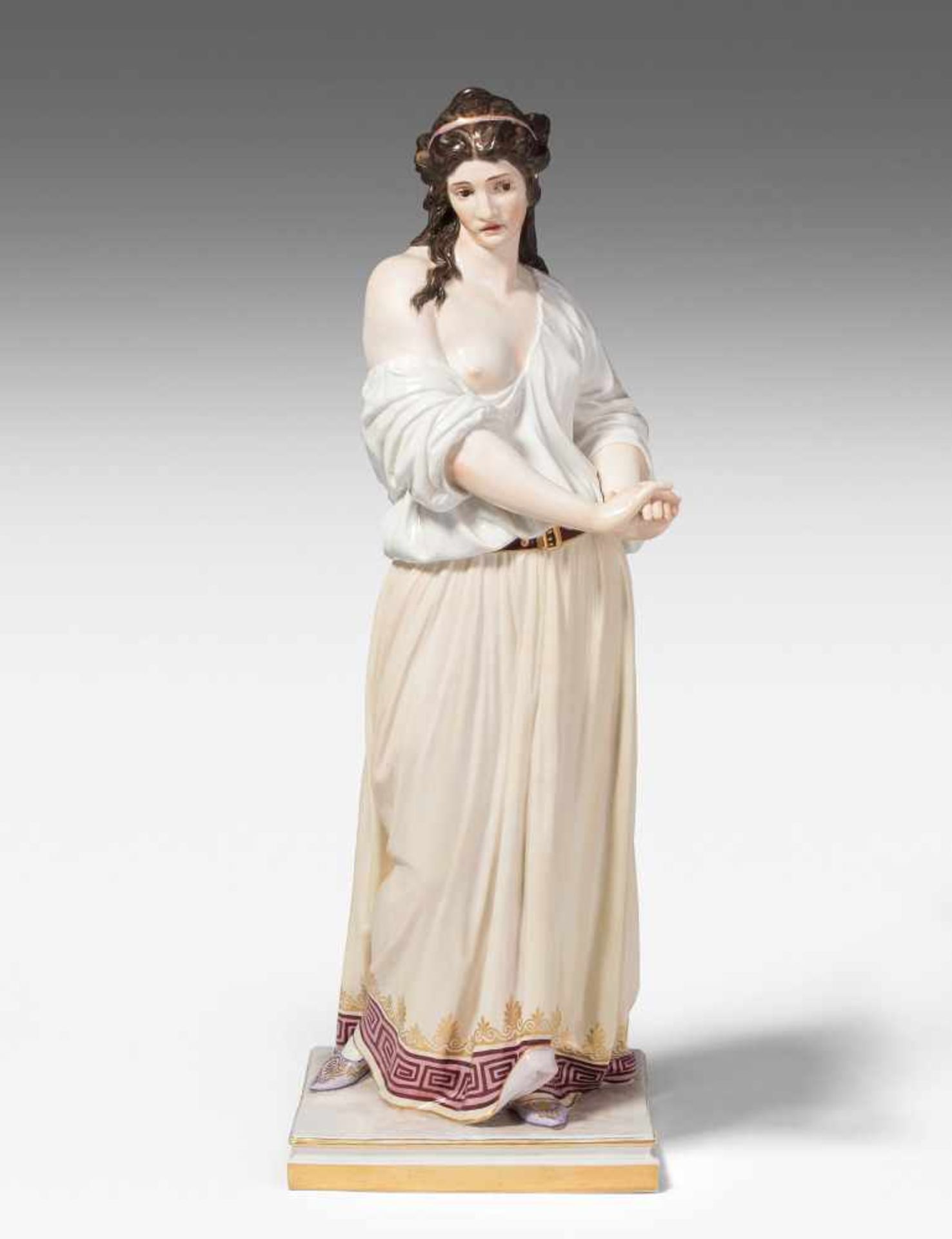 Grosse Figur, Meissen Um 1860/80. Stehende Frau in antikisierender Kleidung. Modell wohl von