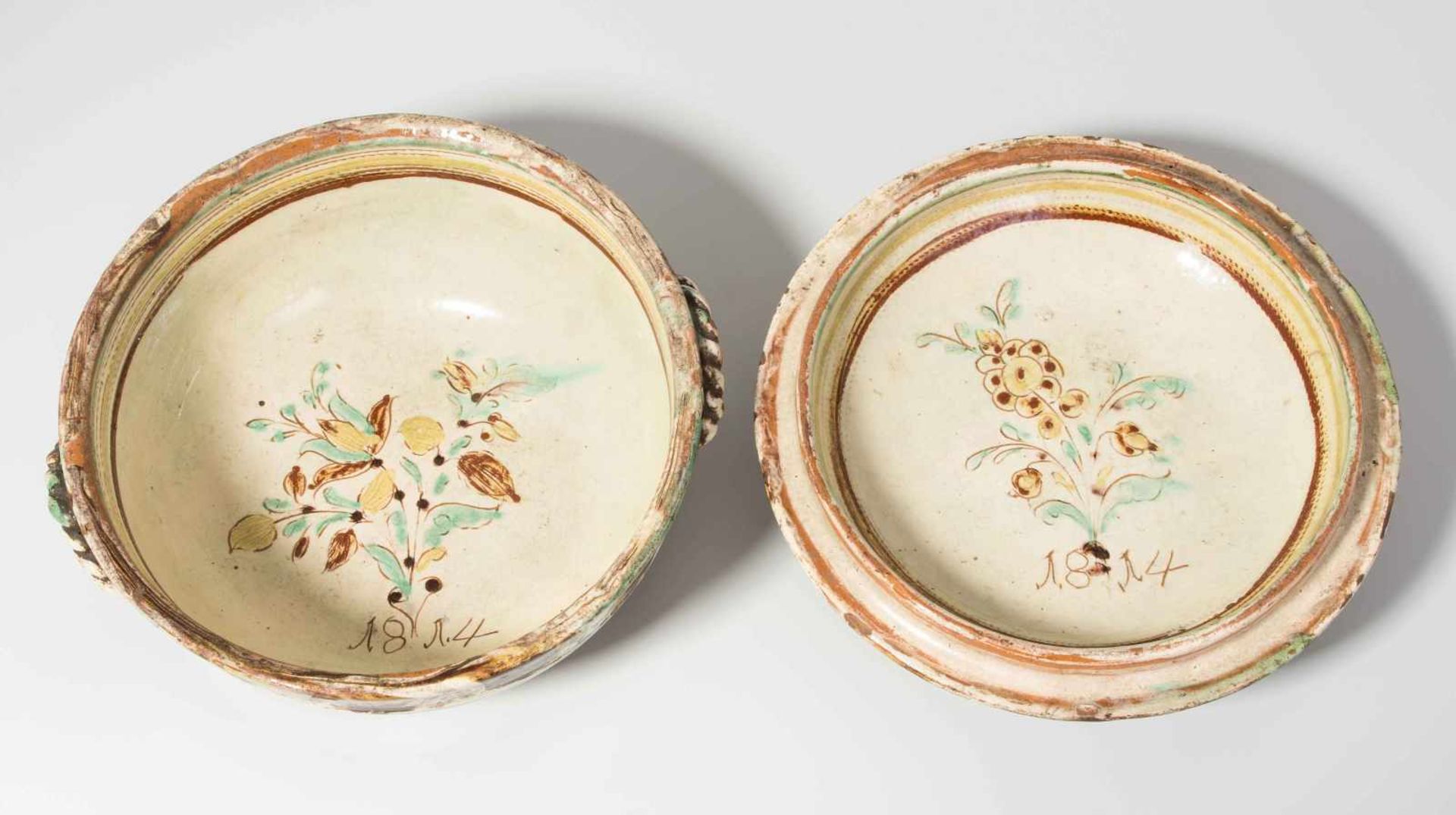 Deckelterrine, Langnau Datiert 1814. Keramik, cremefarben-weisslicher Fond, im Unterteil florale - Bild 2 aus 2