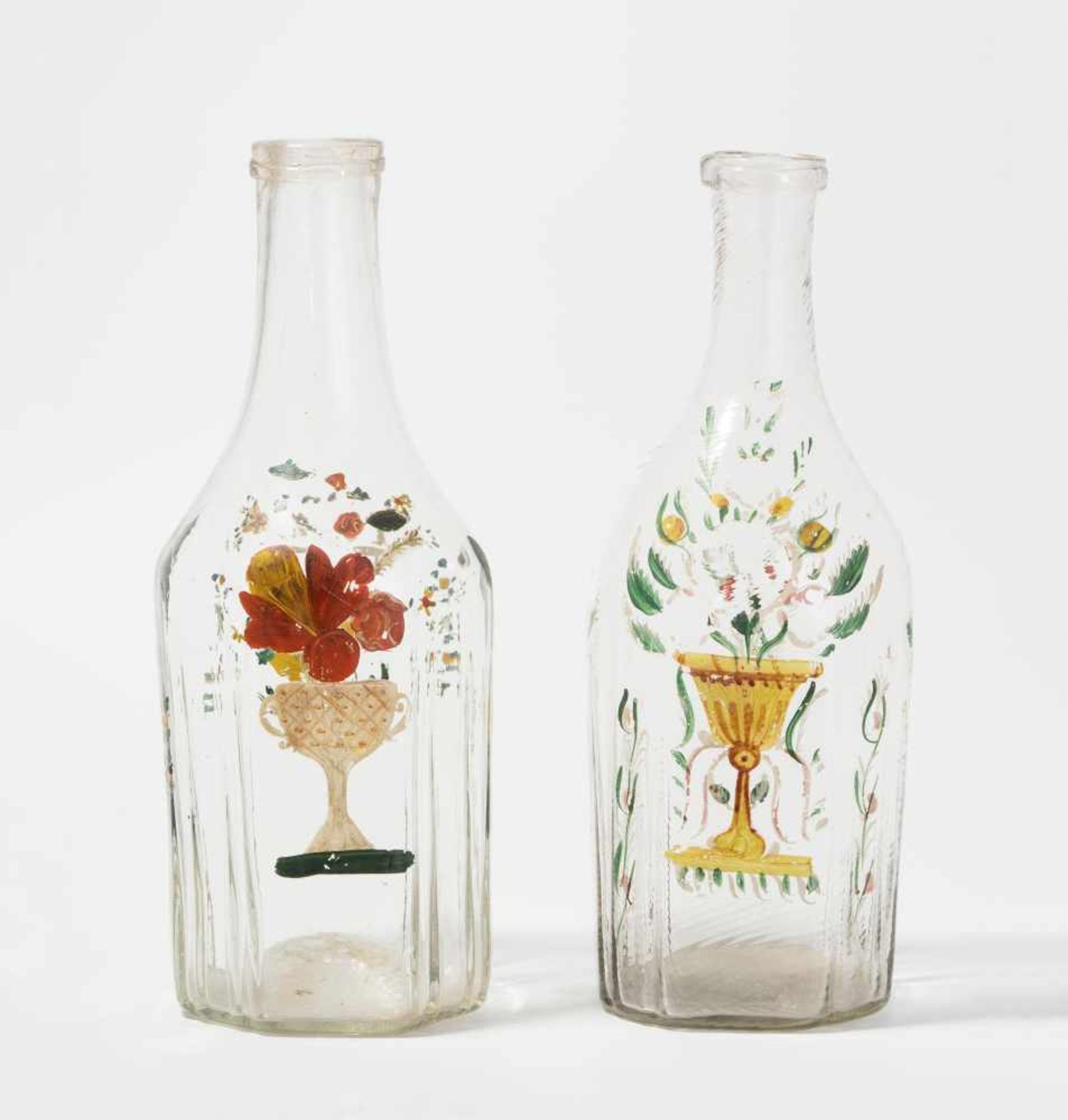 2 Flaschen, alpenländisch 19.Jh. Flühli. Farbloses Glas, eine Flasche schrägoptisch, Emailmalerei: