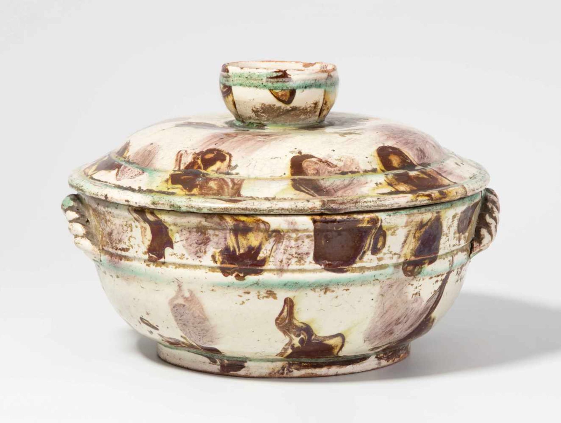 Deckelterrine, Langnau Datiert 1814. Keramik, cremefarben-weisslicher Fond, im Unterteil florale