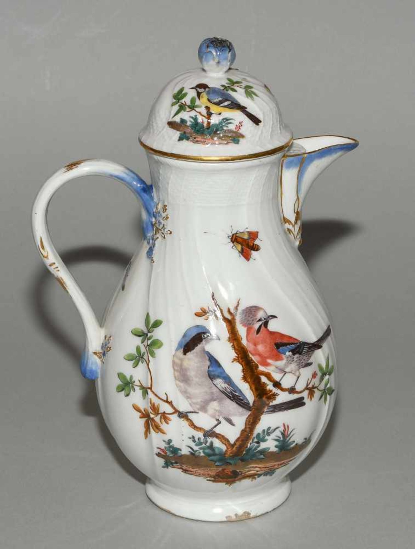 Kaffee- und Teeservice, Meissen Um 1770. Porzellan, Neuozier-Reliefdekor, polychrome Vogelmalerei - Bild 24 aus 64