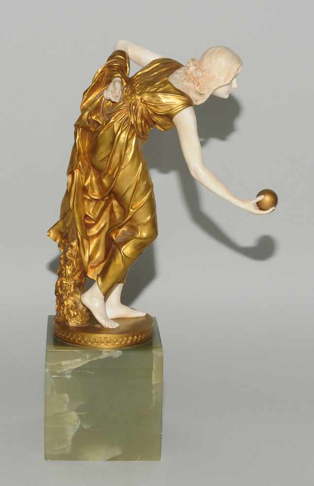 Walter Schott (Deutschland 1861–1938) Kugelspielerin. Vergoldete Bronze und Elfenbein ( - Image 7 of 13