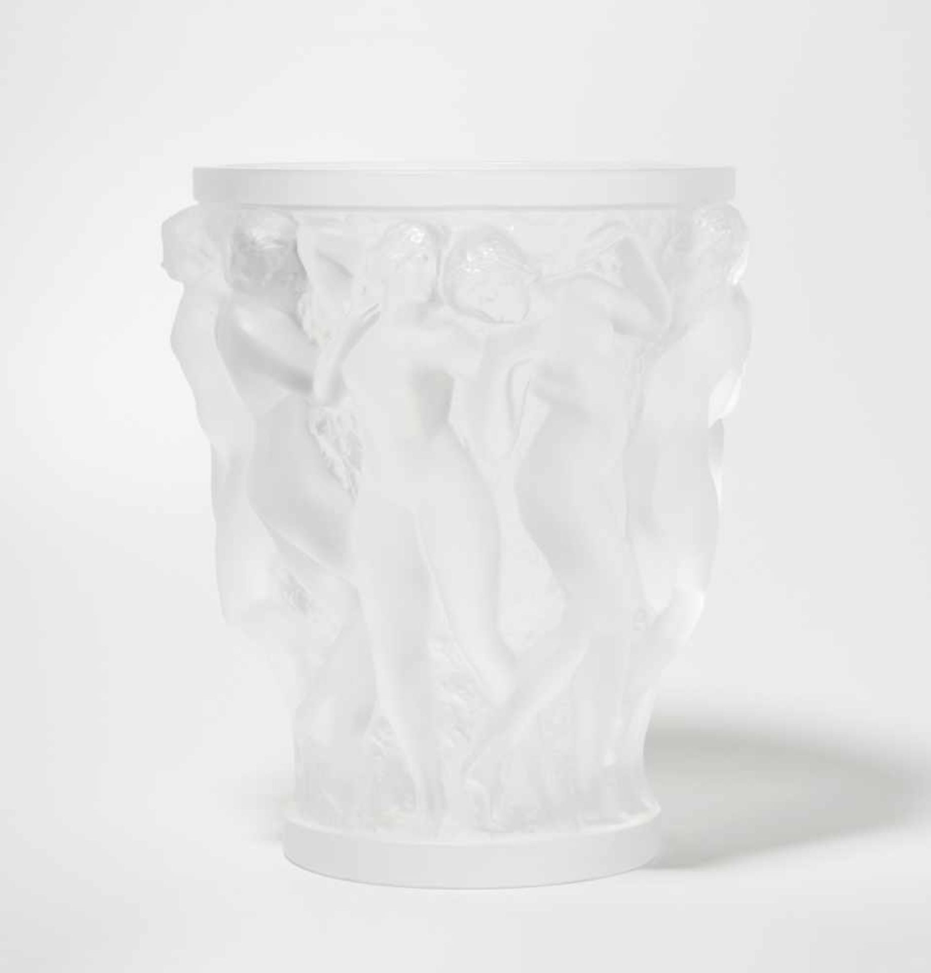 Vase "Bacchantes", Lalique France Ausführung nach 1945, Entwurf 1927. Farbloses Glas, mattiert.