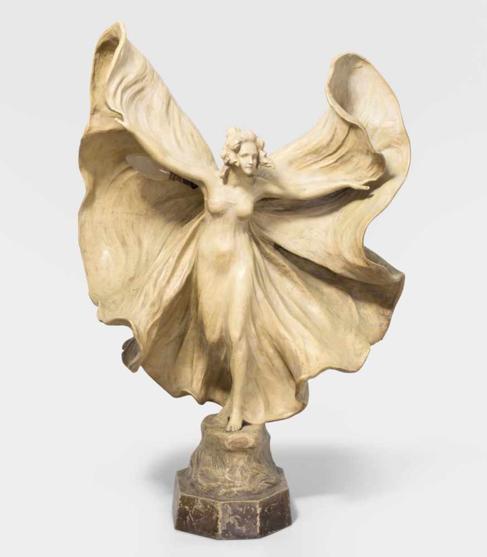 Figur als Lampe, Goldscheider Um 1900. Entwurf: E. Tell. Wien. "Serpentintänzerin" (Loie Fuller).