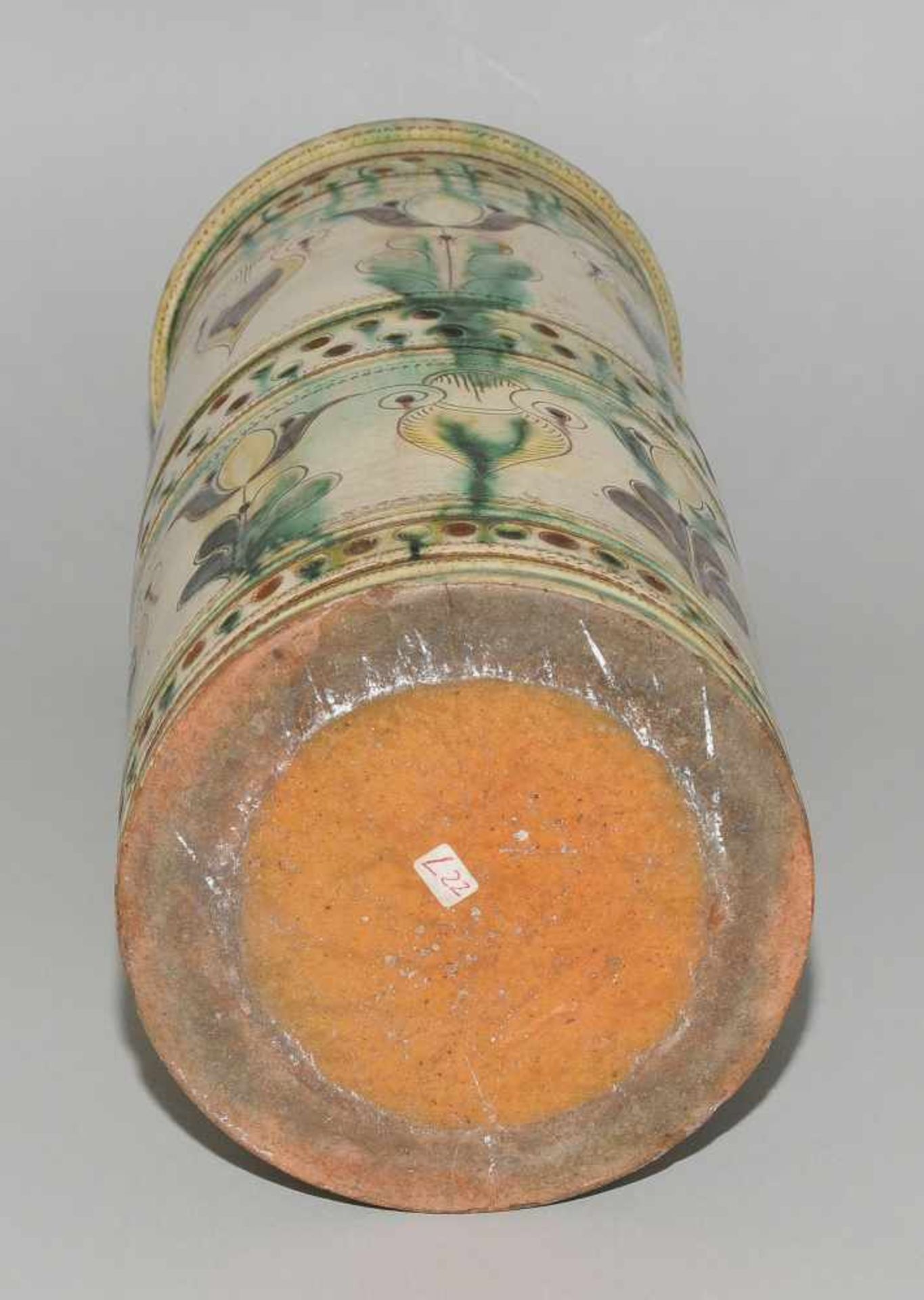Butterfass, Langnau Um 1740. Keramik, über cremefarben-weisslichem Fond abstrakter Blumendekor in - Bild 9 aus 10