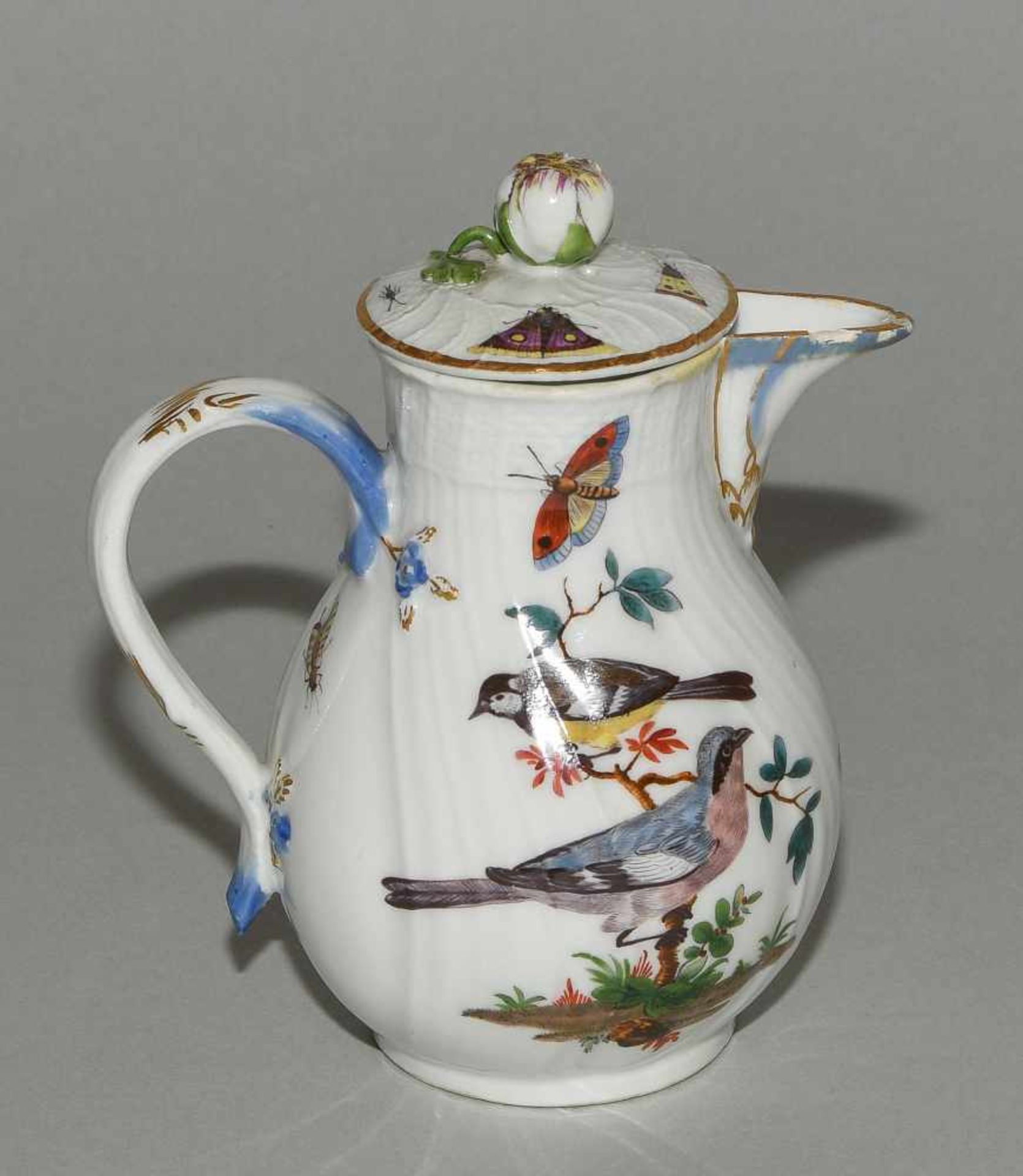 Kaffee- und Teeservice, Meissen Um 1770. Porzellan, Neuozier-Reliefdekor, polychrome Vogelmalerei - Bild 16 aus 64