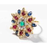 Brillant-Farbedelstein-Ring Bucherer. 750 Gelb- und Weissgold. Floraler Ringkopf mit 1 Smaragd-